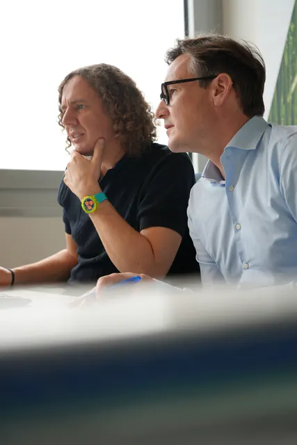 Drehtag bei SYMA: Abstimmung am Laptop